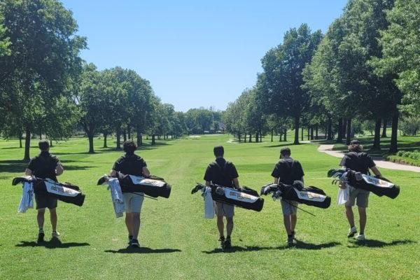 Men's golf team on green - NJCAA DII